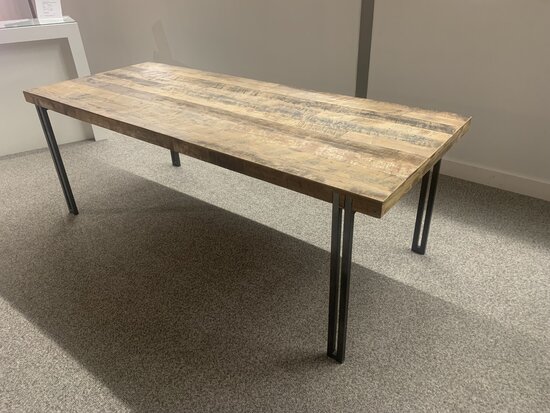 Industriële tafel (tweedehands)