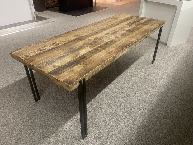 Industriële tafel (tweedehands)